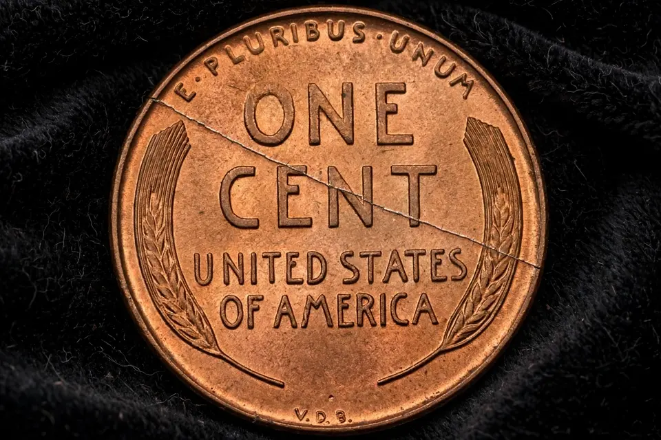 Lincoln wheat cent reverse with a raised die crack crossing ONE CENT and the wheat stalks