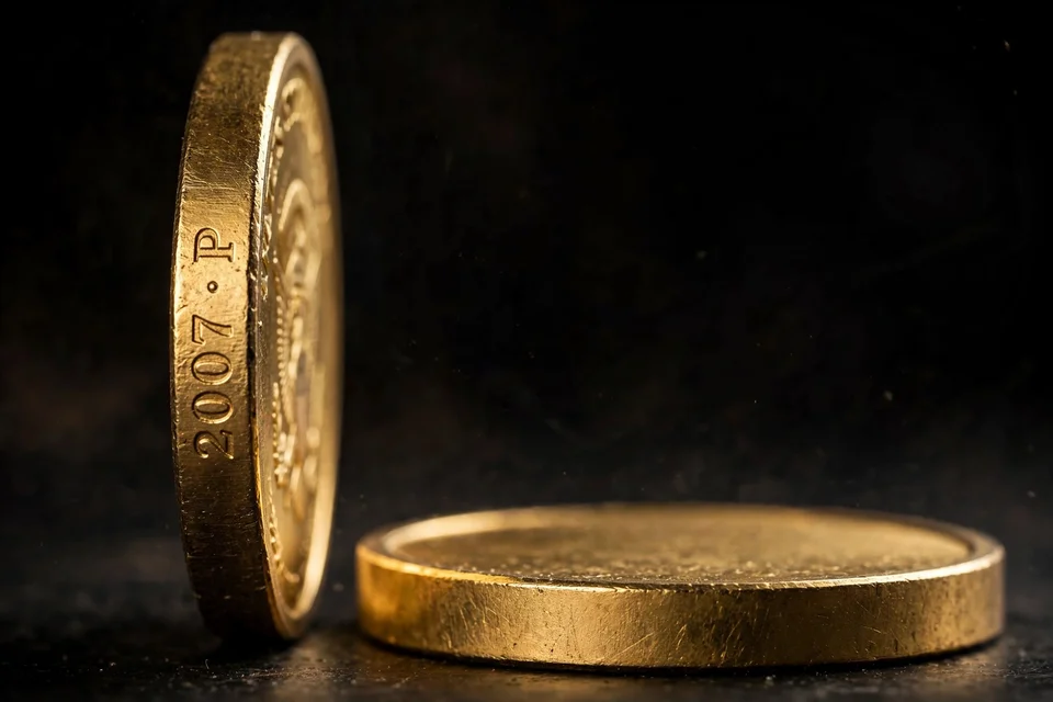 2007 Presidential dollar edge lettering macro beside a smooth blank-edge Godless dollar